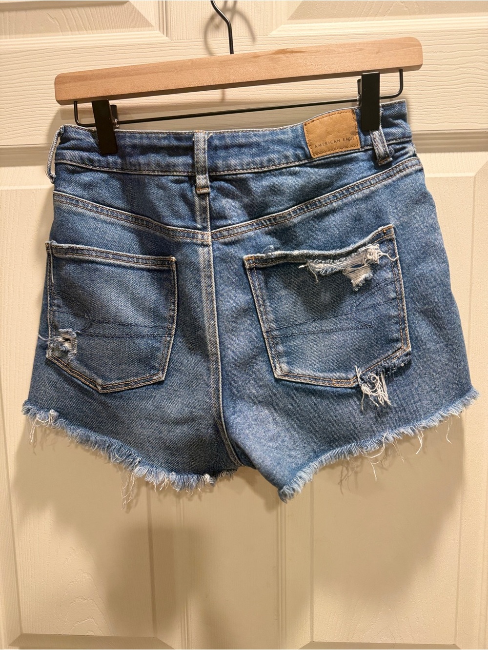 American Eagle Mom Shorts Size 6 Distressed Denim Jean Shorts High Rise Frayed - Picture 6 of 12
